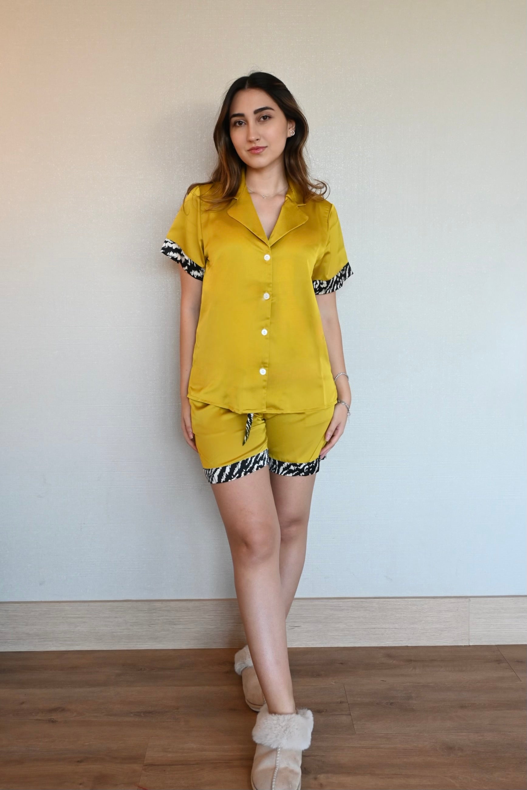 Mostaza Cebra Shorta con Manga Corta