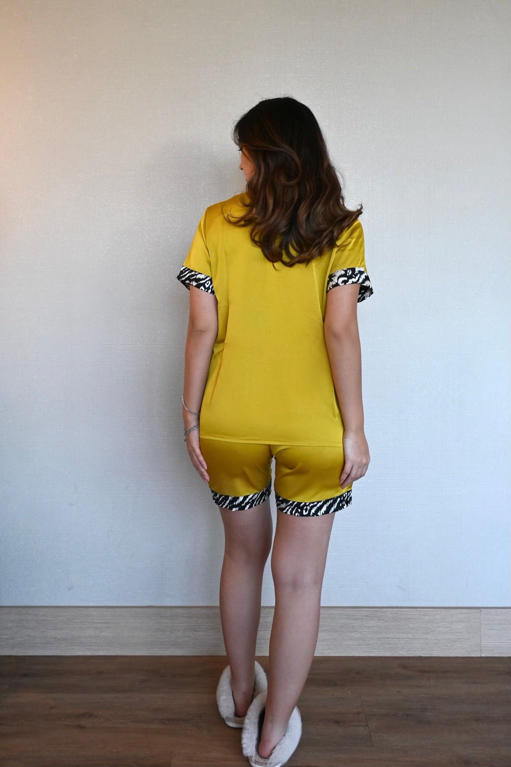 Mostaza Cebra Shorta con Manga Corta