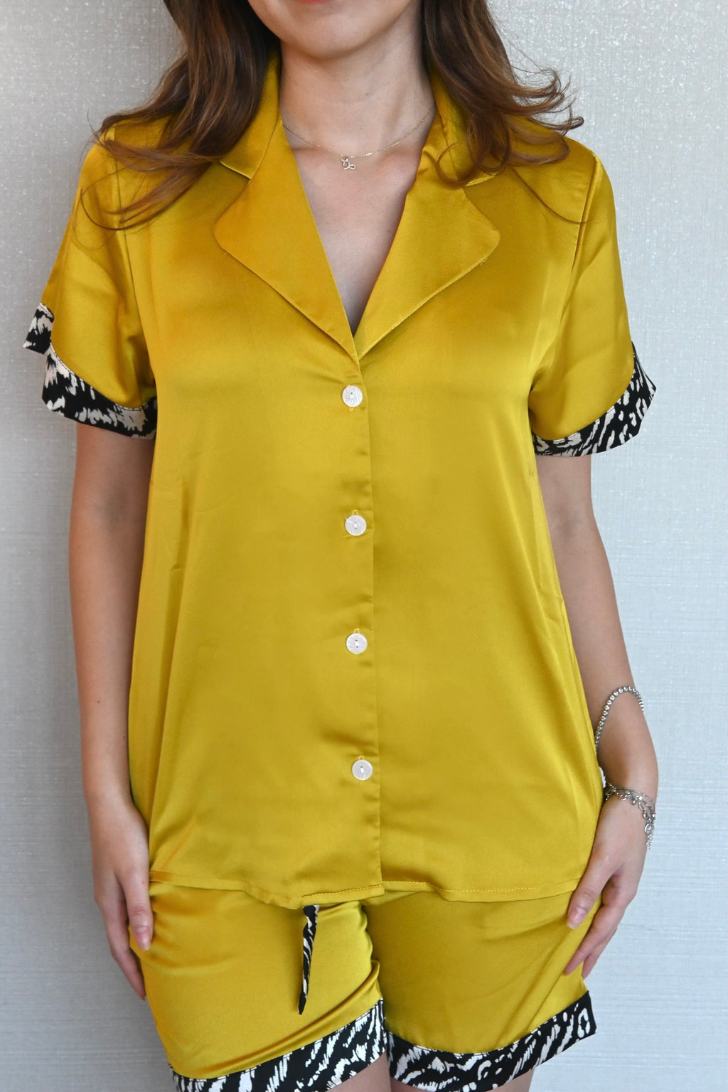 Mostaza Cebra Shorta con Manga Corta