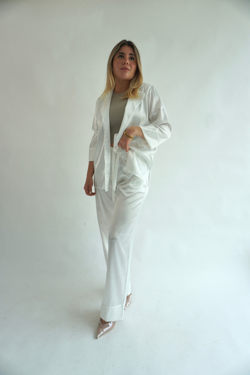 Blanca Pantalón y Manga Larga