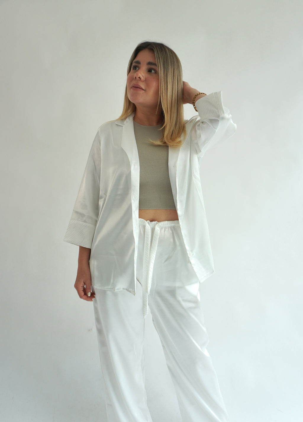 Blanca Pantalón y Manga Larga