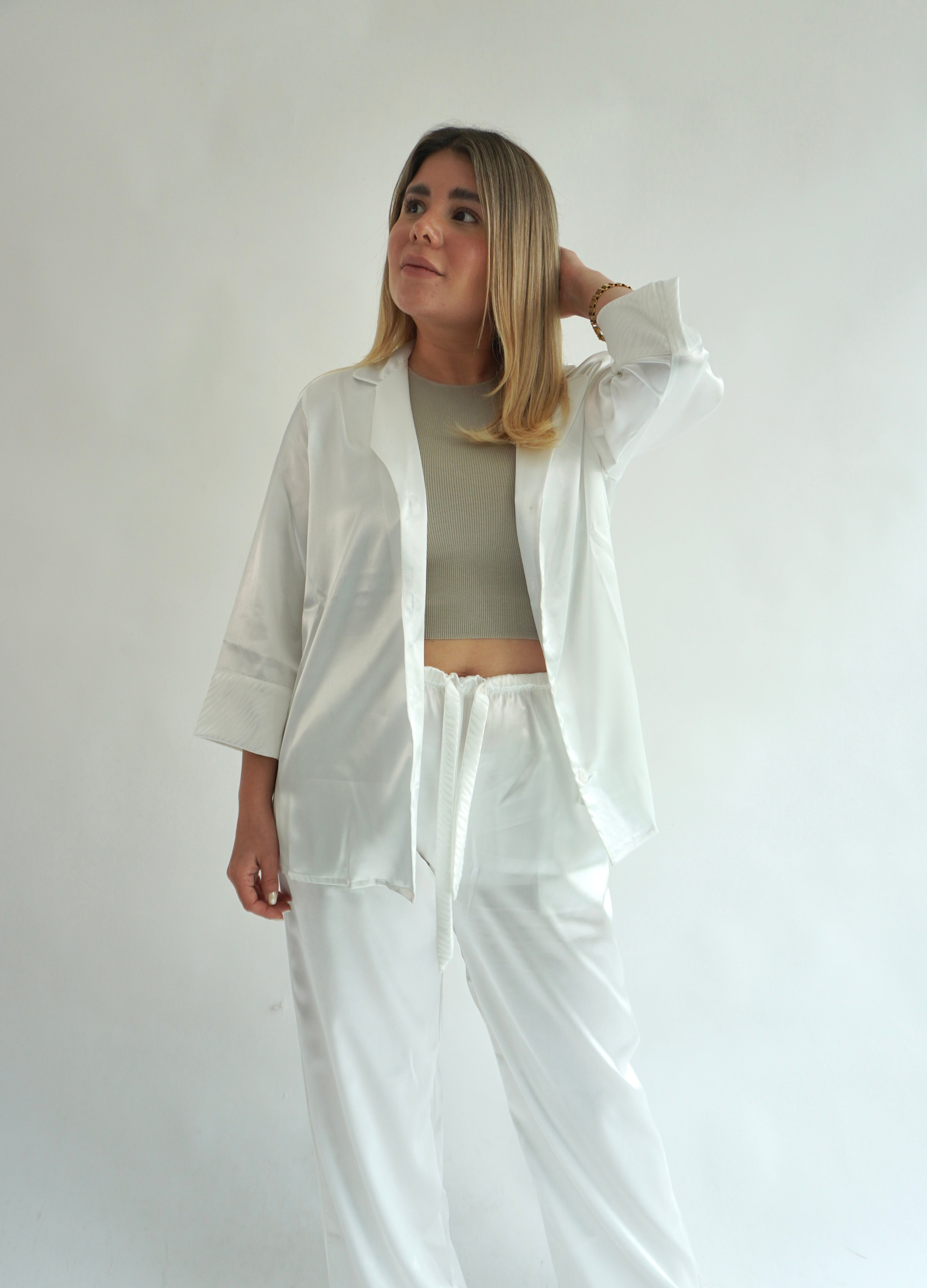 Blanca Pantalón y Manga Larga