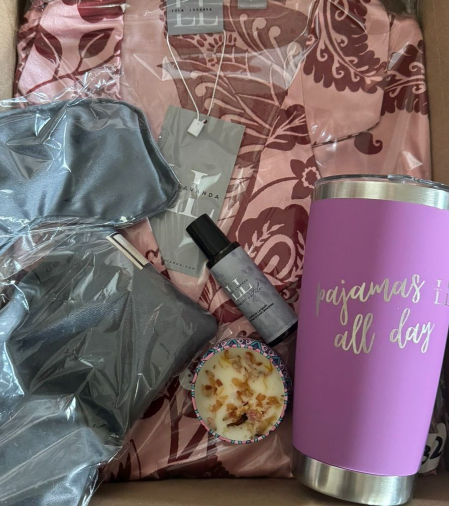 Kit con escencia de lavanda, antifaz, vela aromática y termo